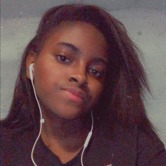 Meet your Posher, Robyn - Picture 2 of 2